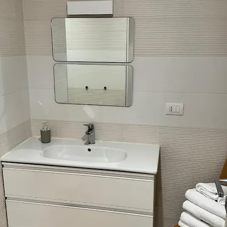 Resto 5 Apartment *